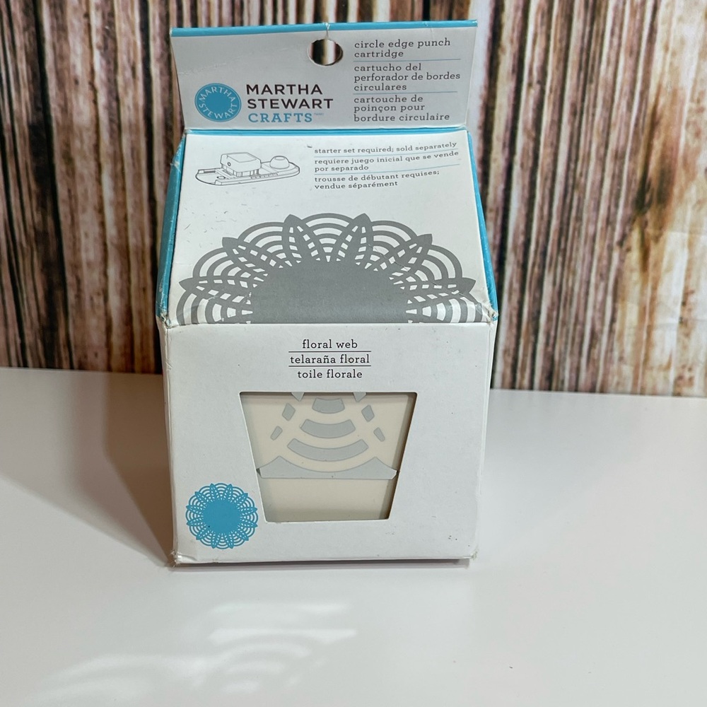 Martha Stewart Crafts Floral Web Circle Edge Punch - Blue and White
